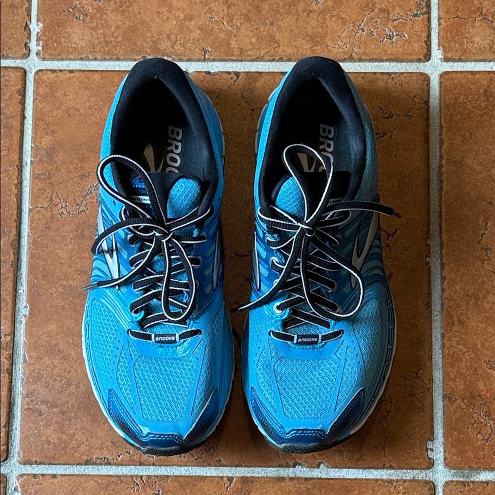 Brooks women’s Vibrant Blue Athletic Shoes, barely worn